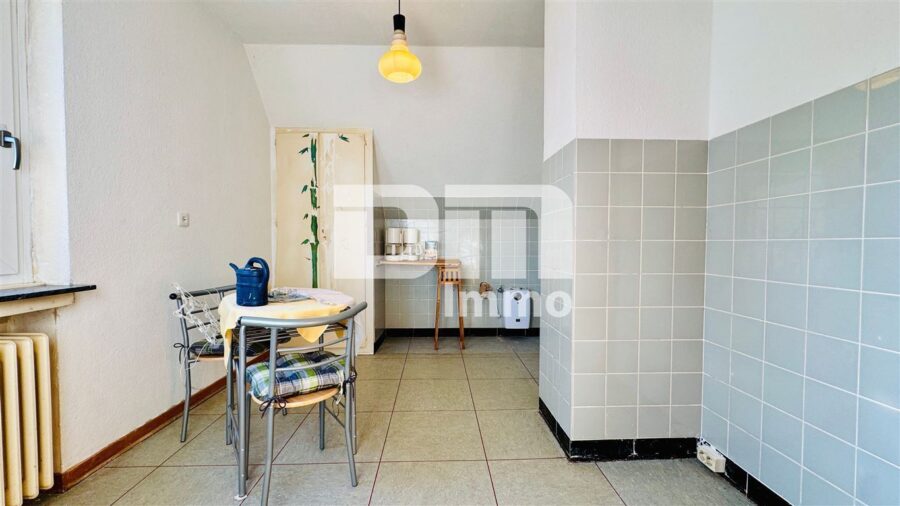 Solides Ein- bis Zweifamilienhaus mit Wintergarten + und Wintergarten als solide Kapitalanlage - OG / DG WE2 Küche
